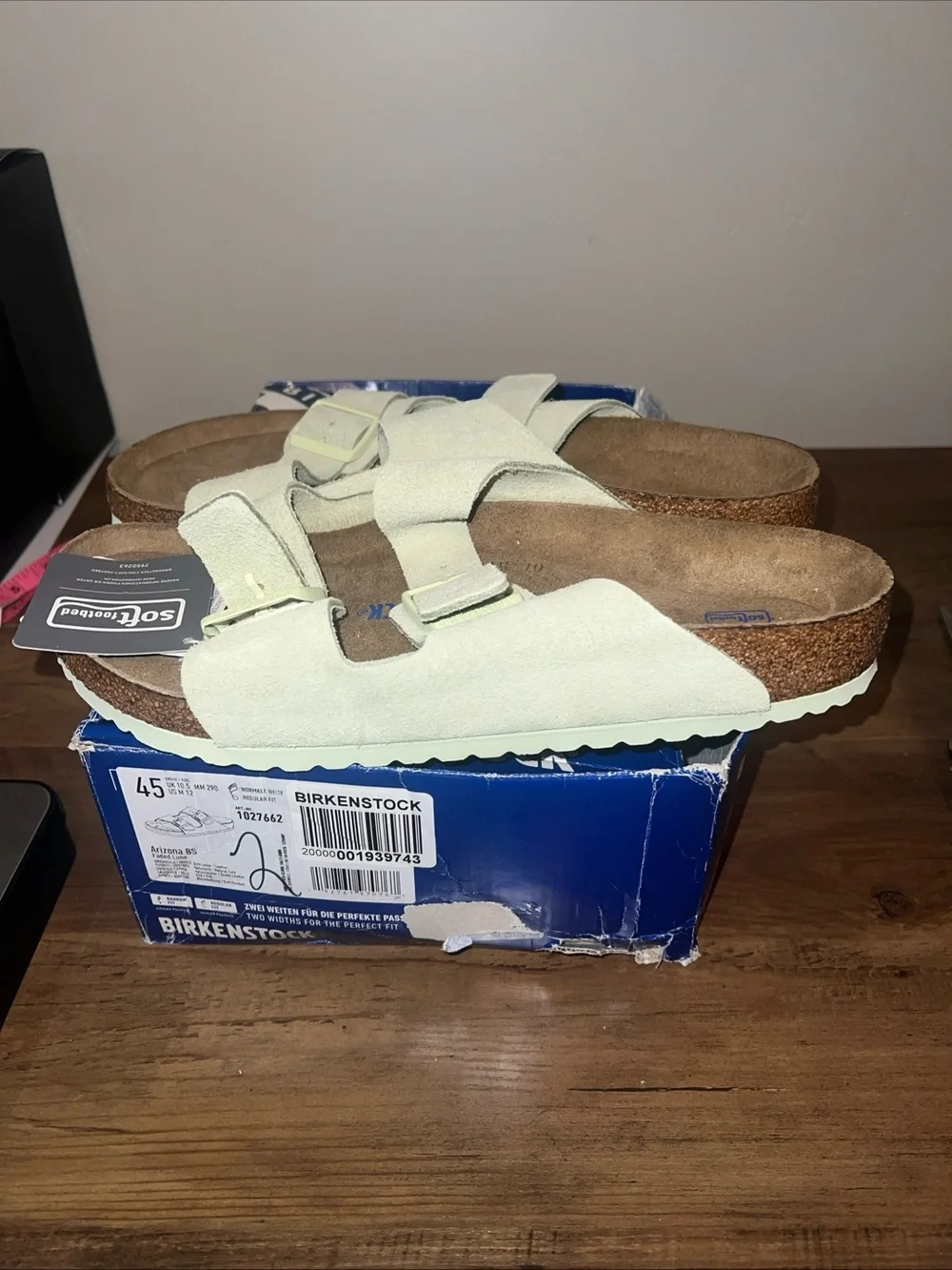 Birkenstock Men’s EU 45 Arizona Soft Suede Sandals in Faded Lime Green Reg Fit